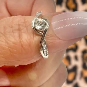 White golden fashion ring studded with super flash zircon rhinestones sparkle s7